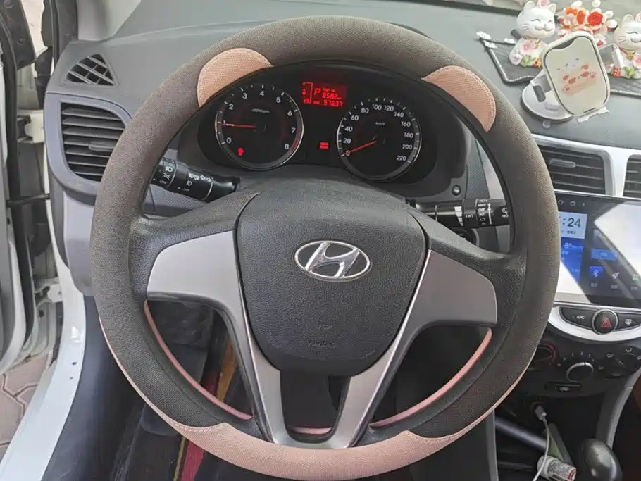 Hyundai Accent 2017 — фото 15