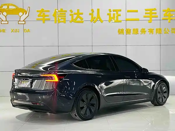 Tesla Model 3 2025