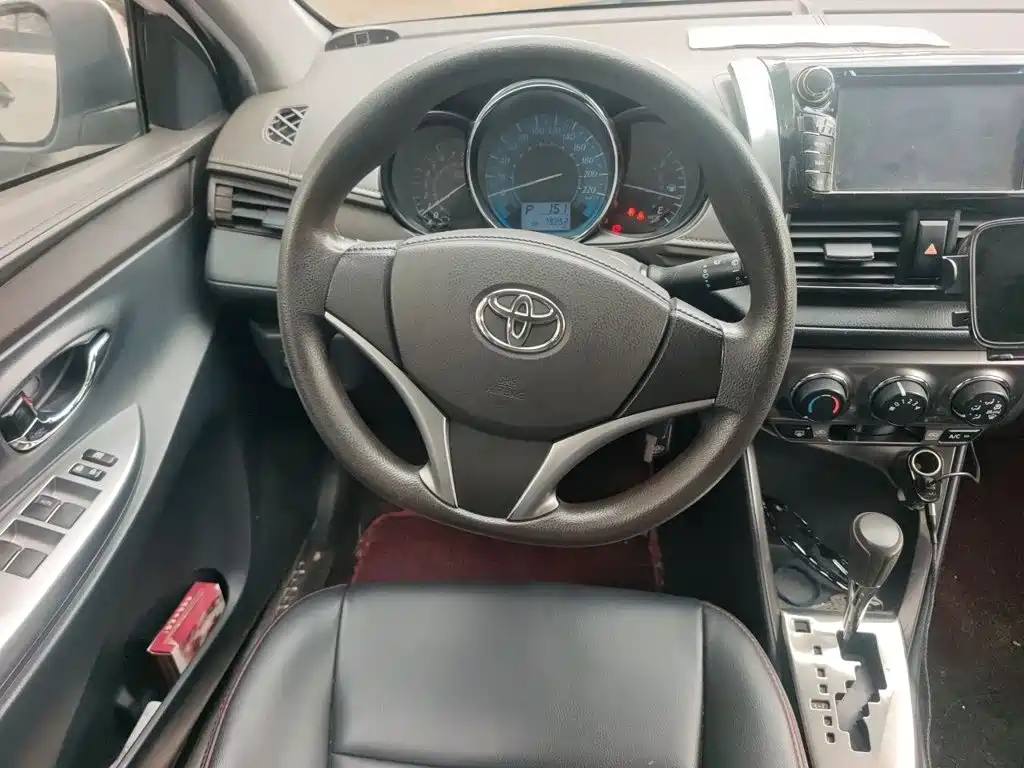 Toyota Yaris L 2015