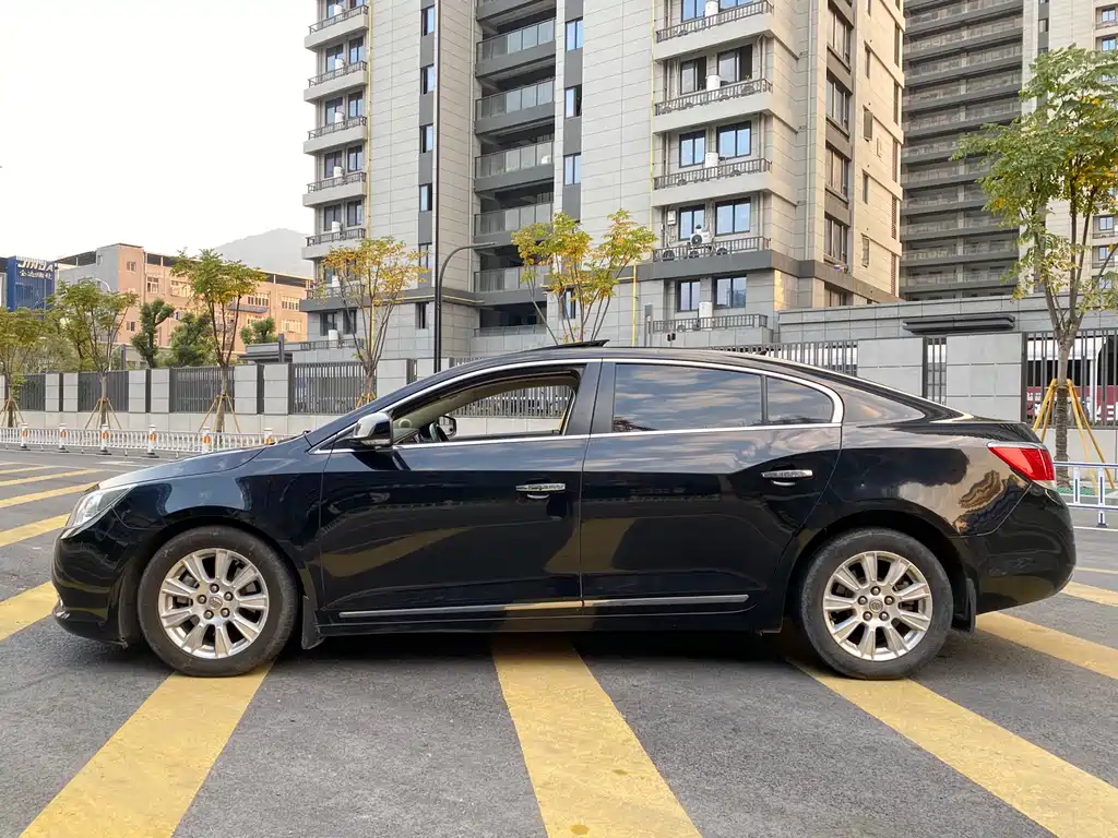 Buick LaCrosse 2011 — фото 4