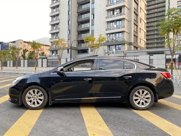 Buick LaCrosse 2011