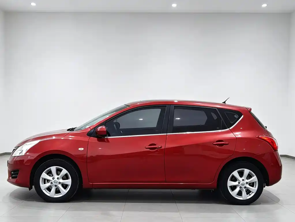 Nissan Tiida 2015 — фото 4