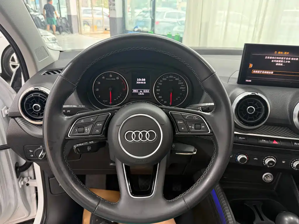 Audi Q2L 2023 — фото 13