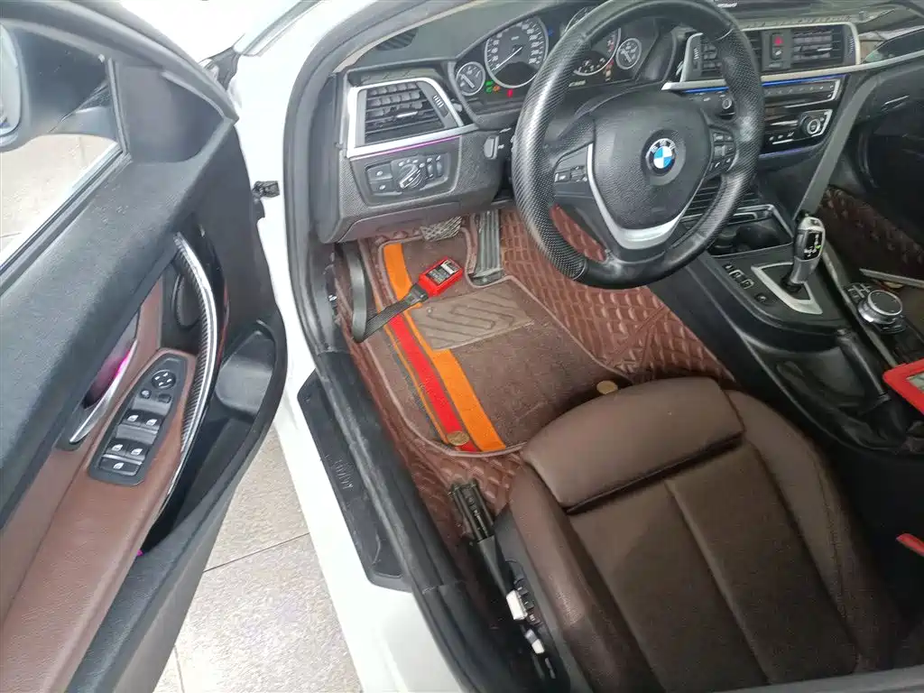 BMW 3 Series 2019 — фото 13