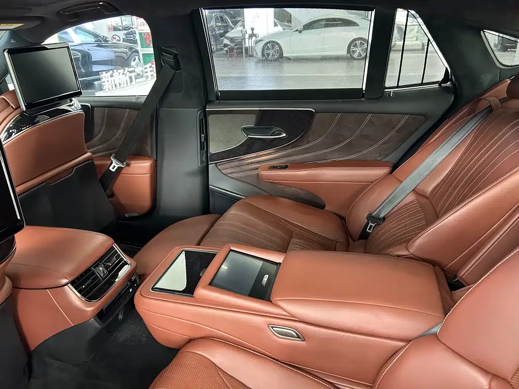 Lexus LS 2018 — фото 16