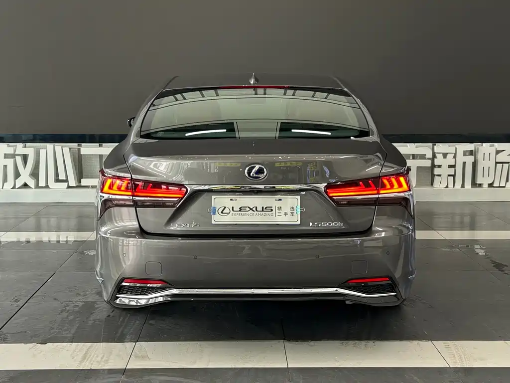 Lexus LS 2018 — фото 27