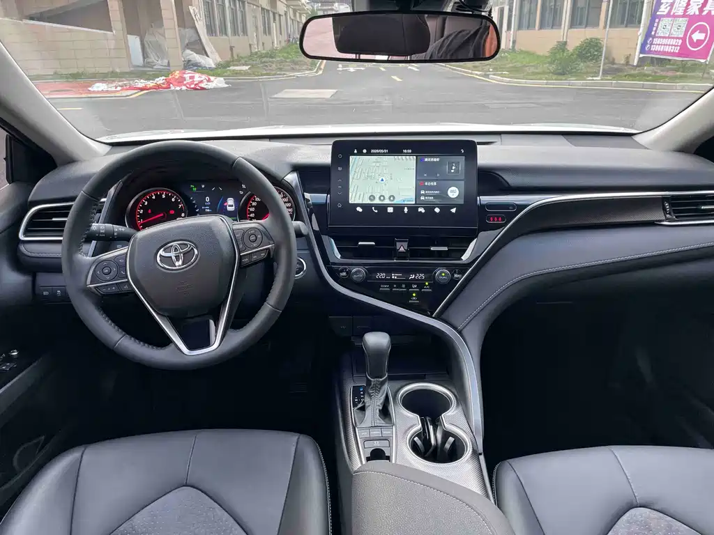 Toyota Camry 2024 — фото 8