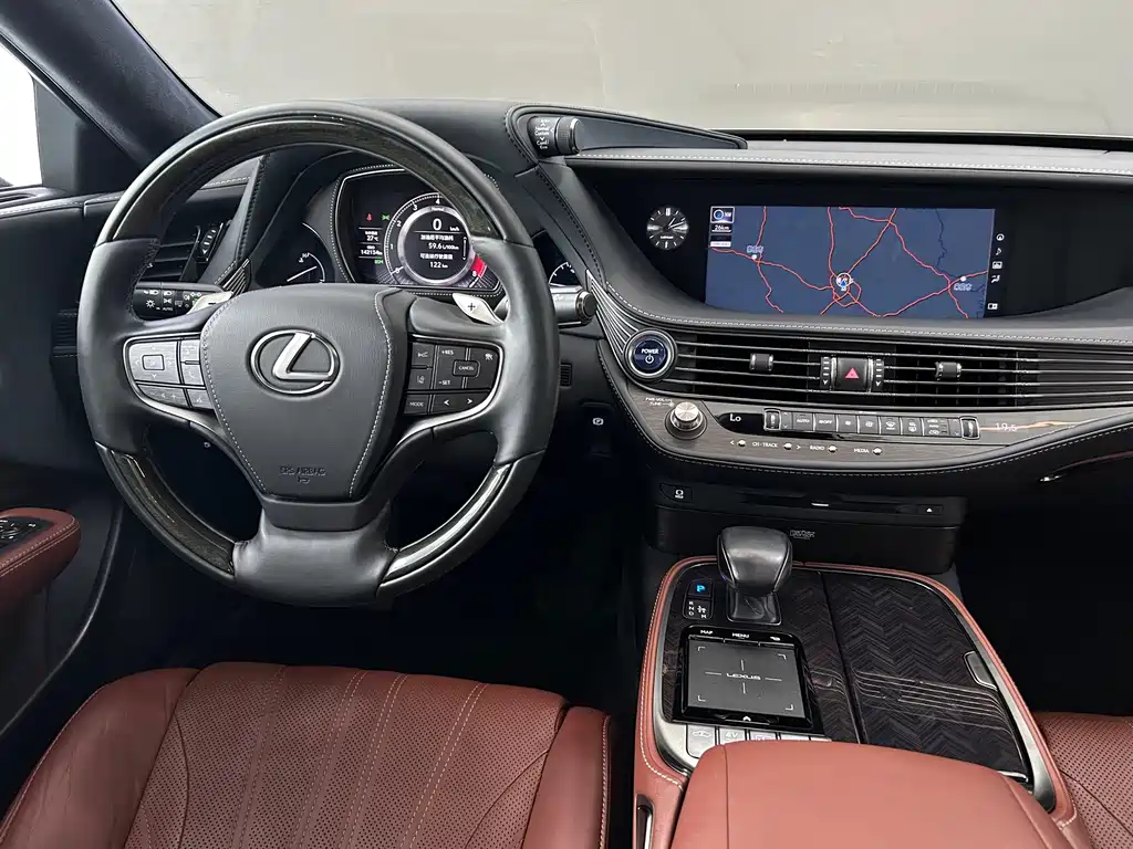Lexus LS 2018 — фото 11