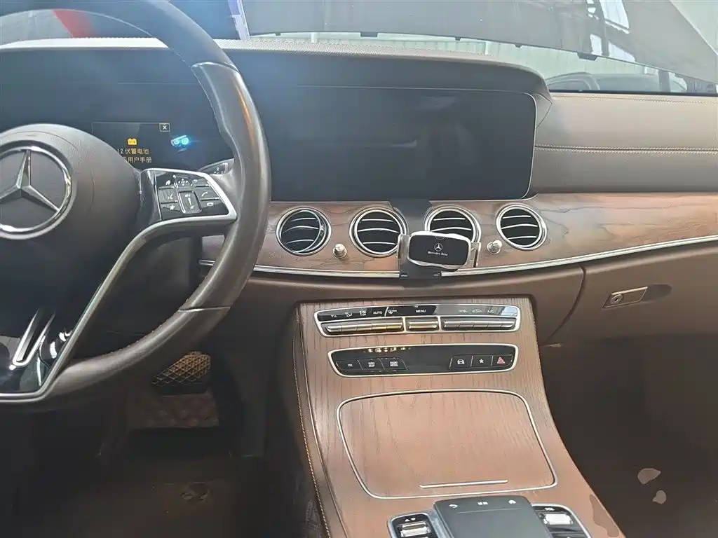 Mercedes-Benz E-Class 2023 — фото 10