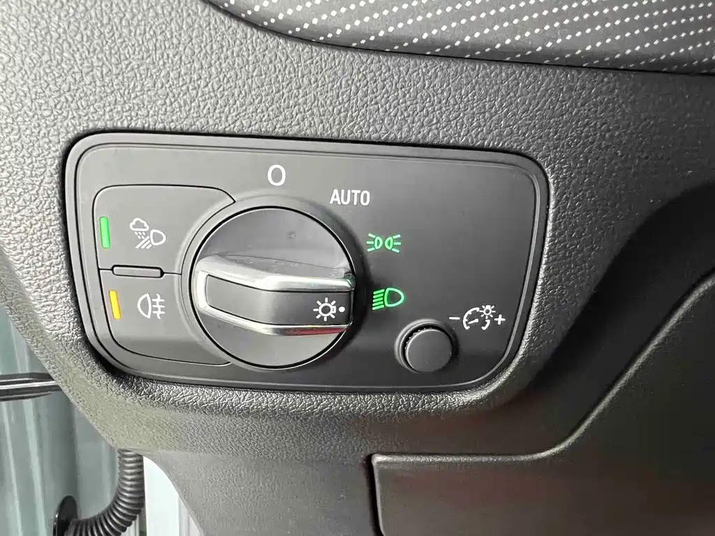 Audi Q2L 2023 — фото 9