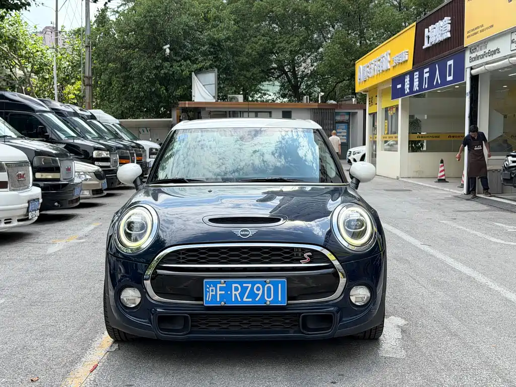 MINI MINI 2019