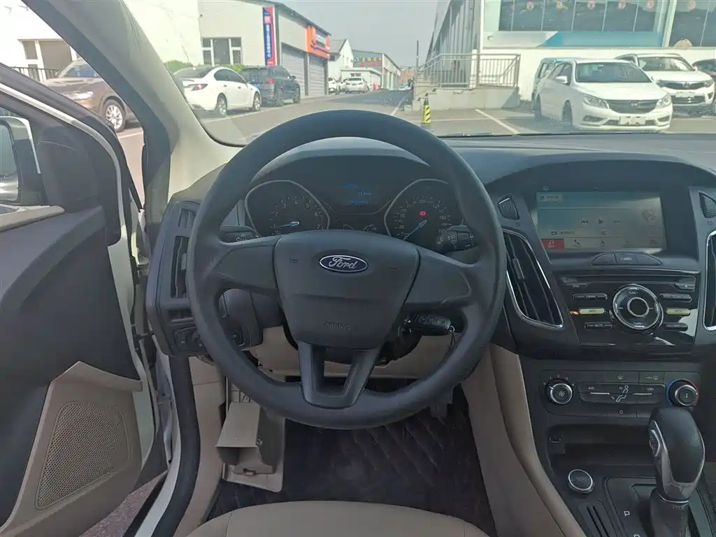 Ford Focus 2017 — фото 11