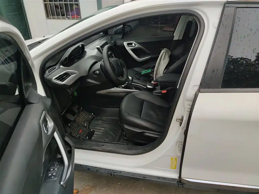 Peugeot 2008 2015