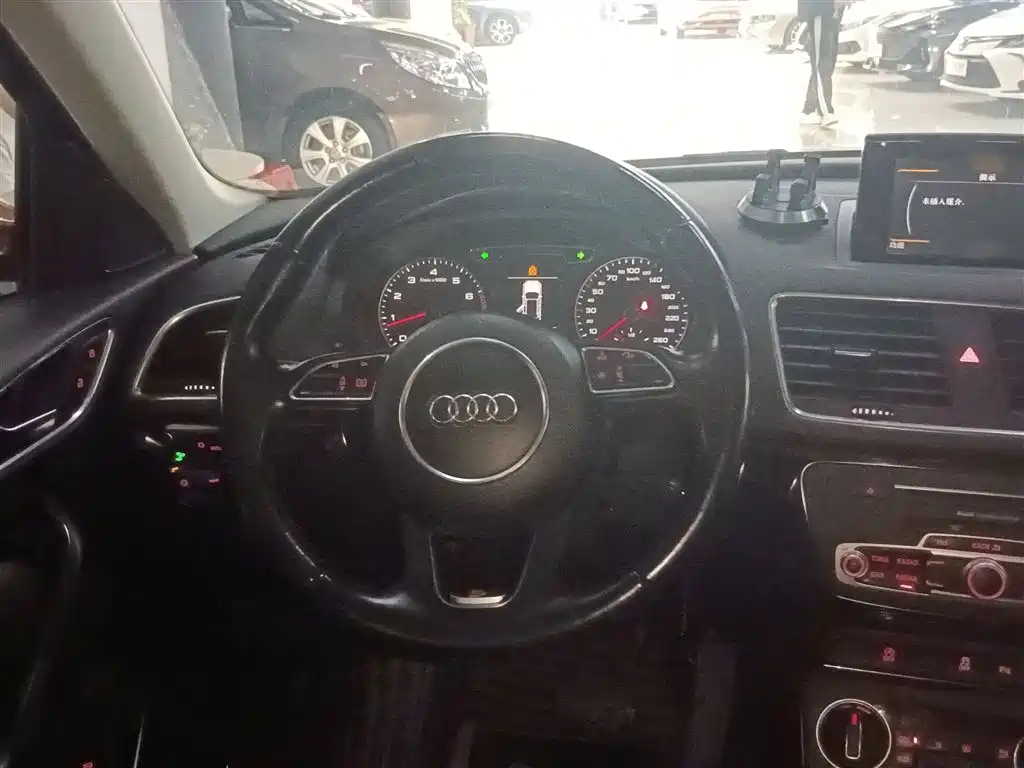 Audi Q3 2016 — фото 11