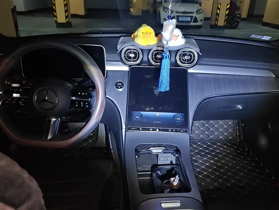 Mercedes-Benz C-Class 2023 — фото 12