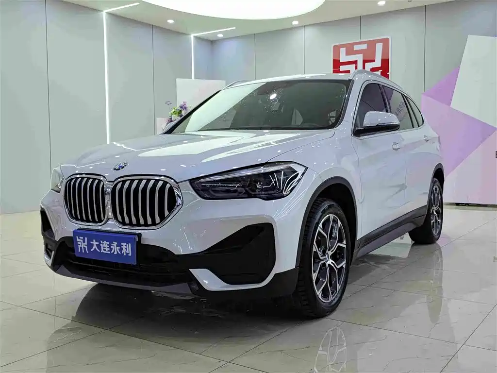 BMW X1 2022 — фото 1