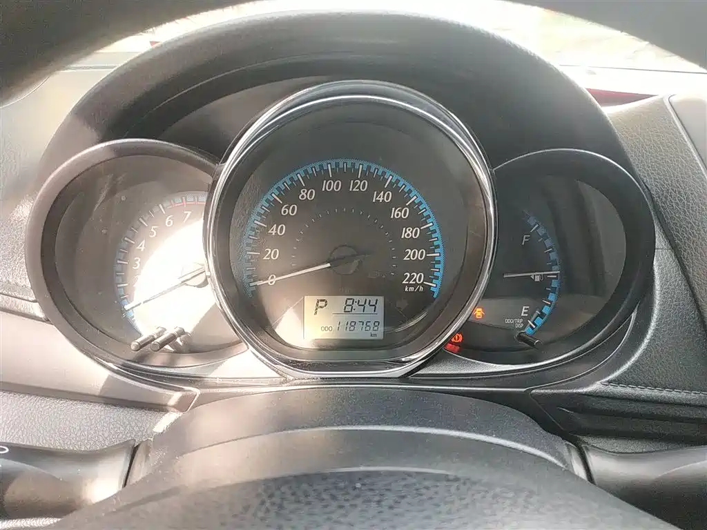 Toyota Yaris L 2018 — фото 12