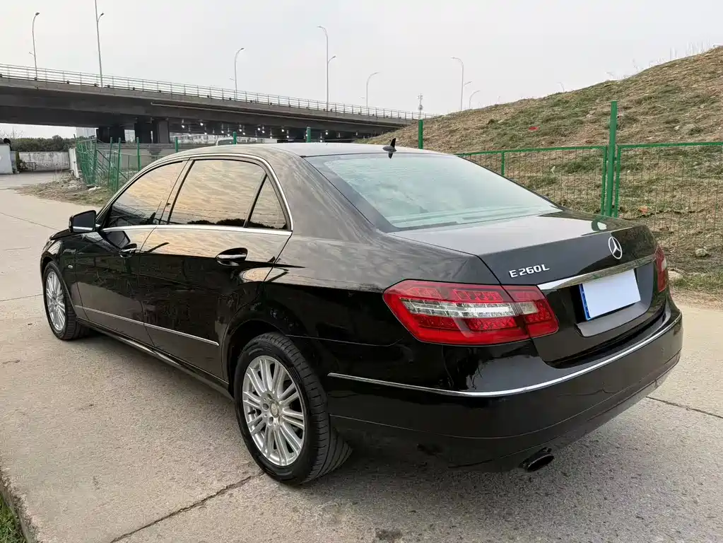 Mercedes-Benz E-Class 2011