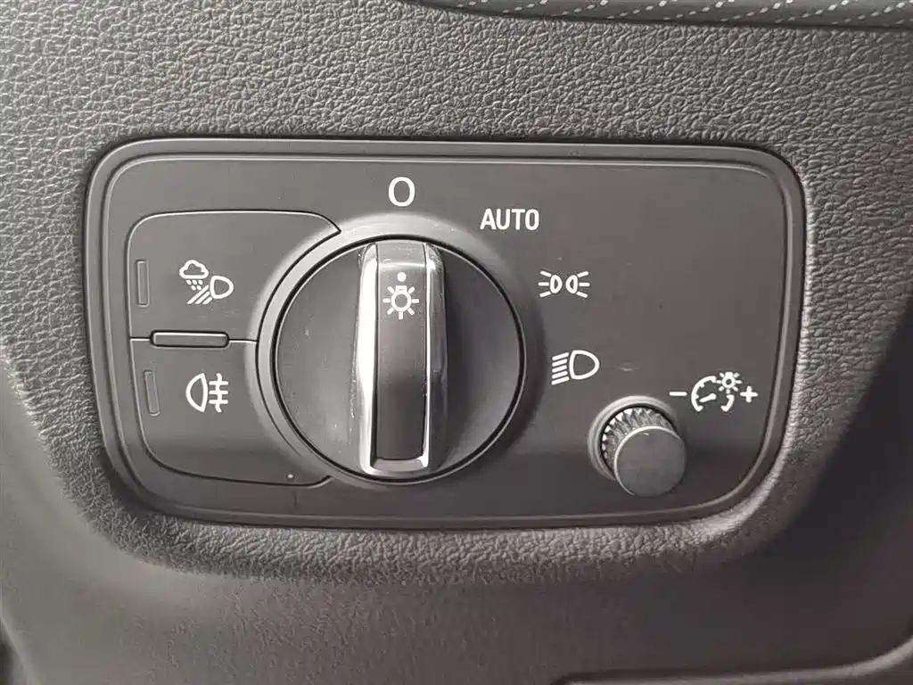 Audi Q2L 2023 — фото 21