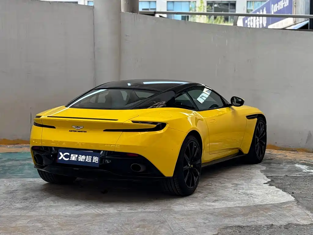Aston Martin DB11 2019 — фото 9