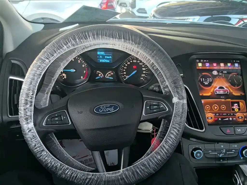 Ford Focus 2018 — фото 10