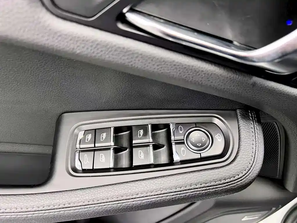 Porsche Macan 2022 — фото 19