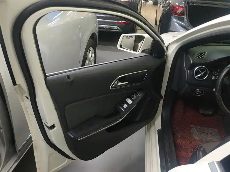 Mercedes-Benz A-Class 2015