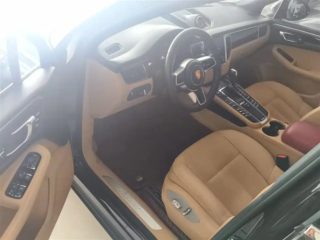 Porsche Macan 2017 — фото 16