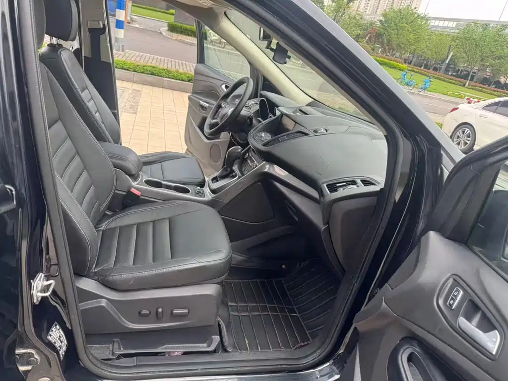 Ford Kuga 2015 — фото 25