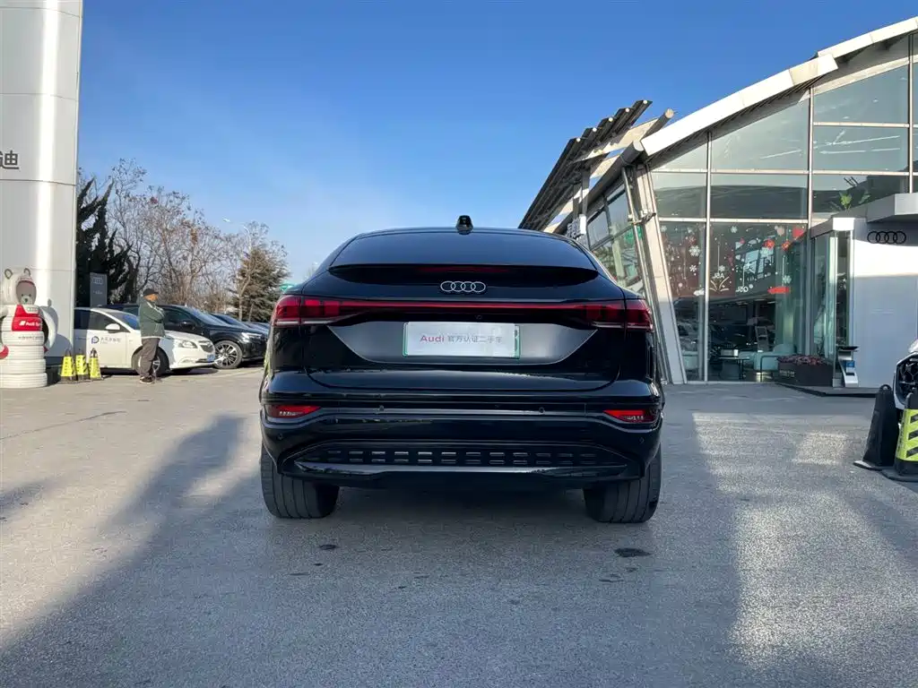 Audi Q6L Sportback e-tron 2025 — фото 10
