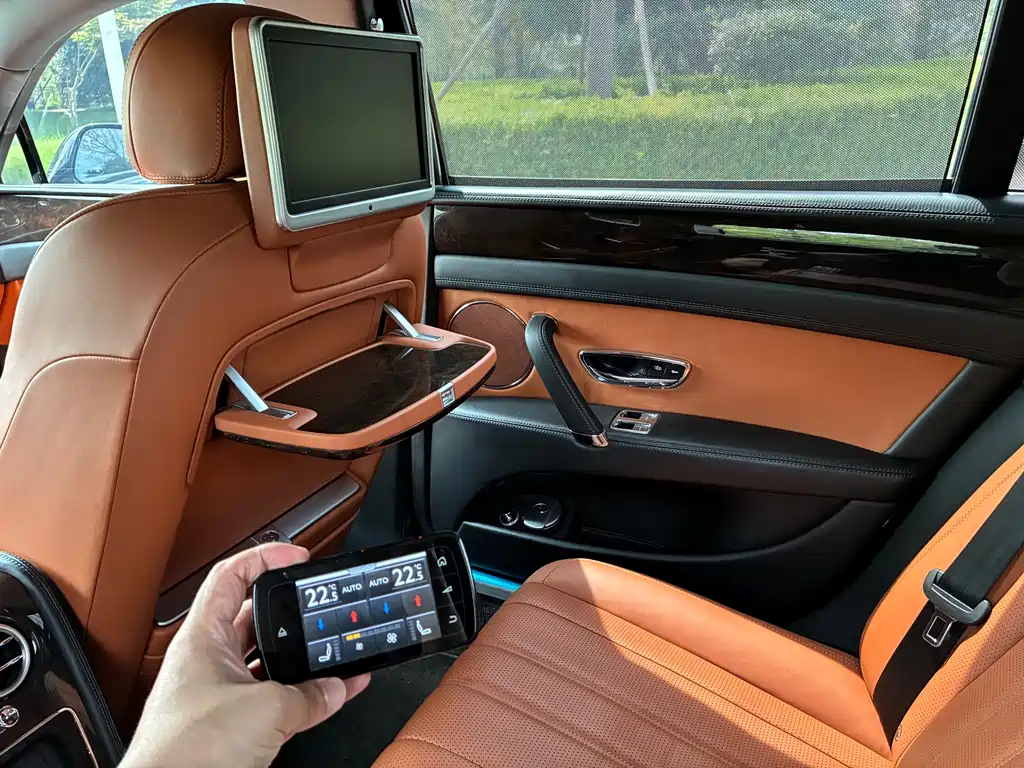 Bentley Flying Spur 2013 — фото 15