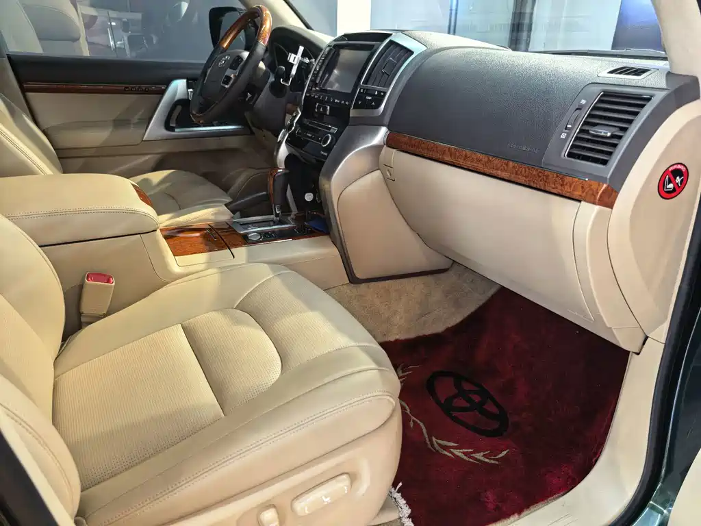 Toyota Land Cruiser 2014 — фото 10