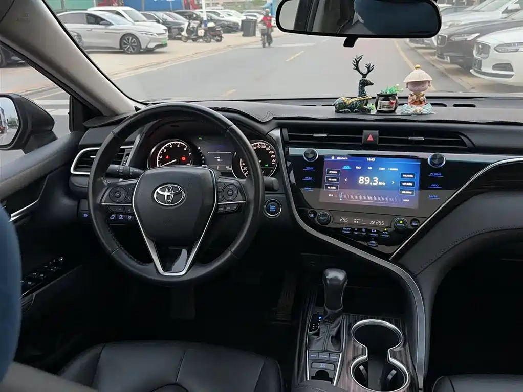 Toyota Camry 2020 — фото 14