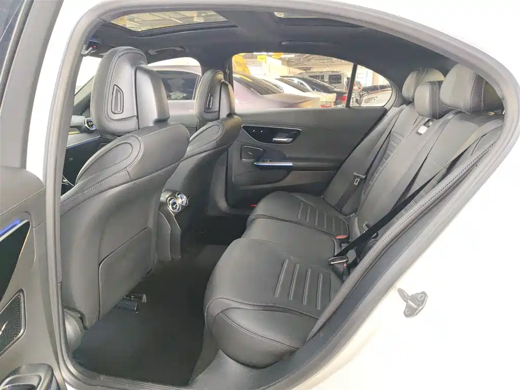 Mercedes-Benz C-Class 2023 — фото 17