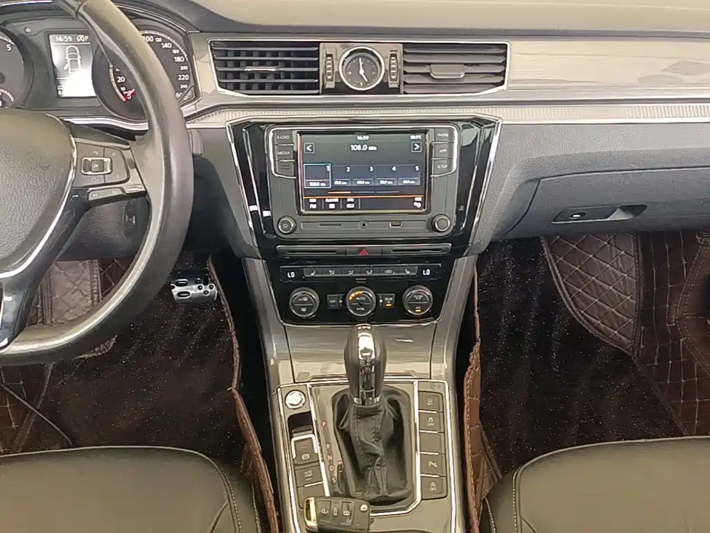 Volkswagen Passat 2019 — фото 13