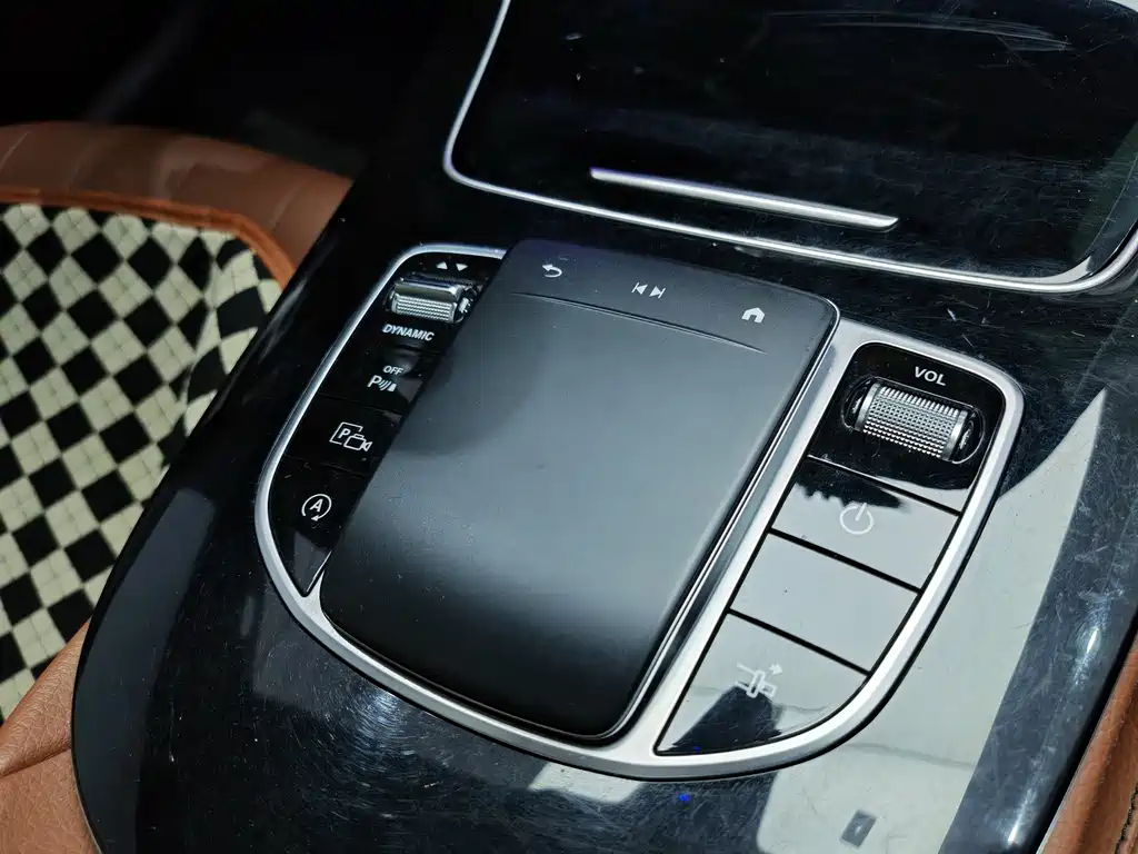 Mercedes-Benz E-Class 2022 — фото 15