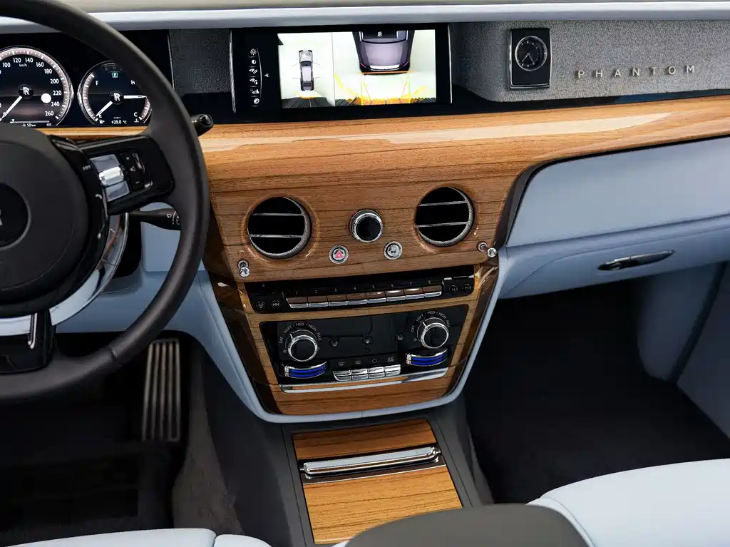Rolls-Royce Phantom 2020 — фото 19