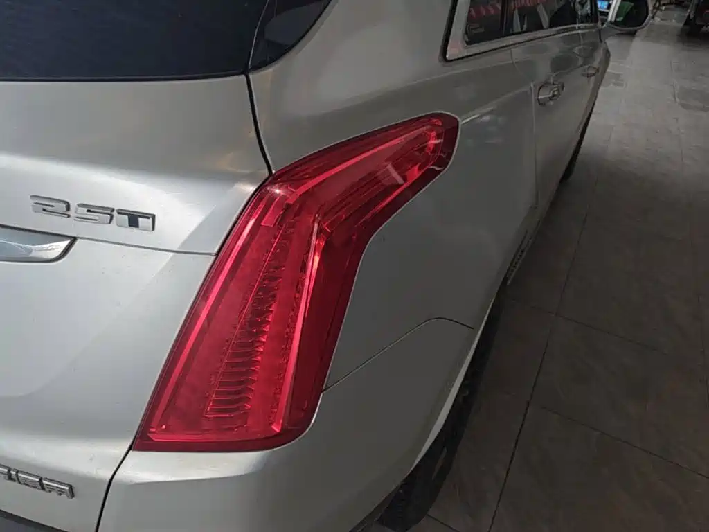 Cadillac XT5 2017 — фото 8