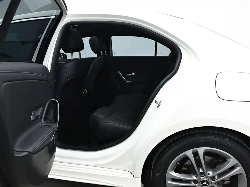 Mercedes-Benz A-Class 2022 — фото 12