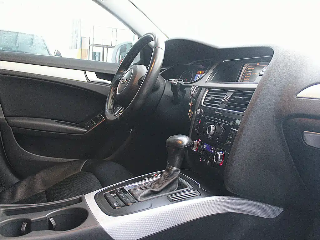 Audi A4L 2015 — фото 12