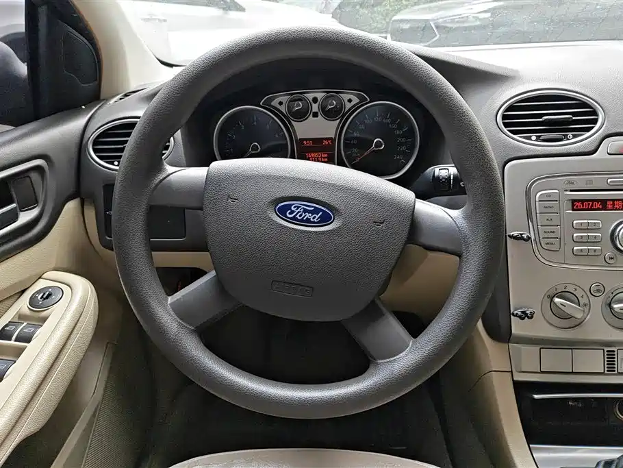 Ford Focus 2012 — фото 15