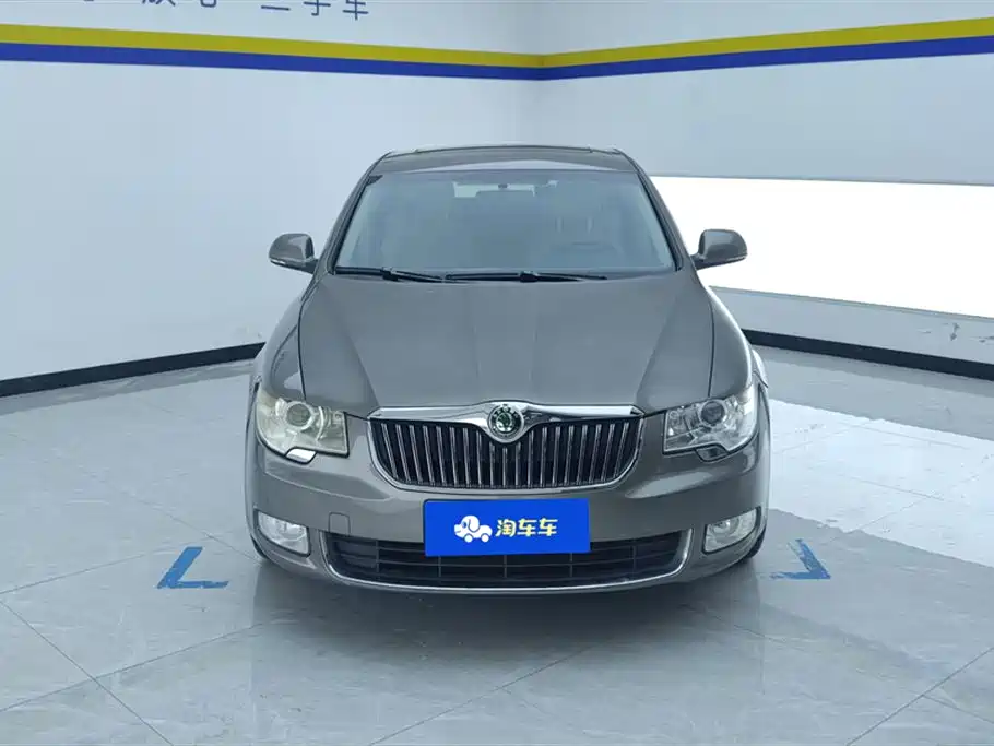 Skoda Superb 2011 — фото 2