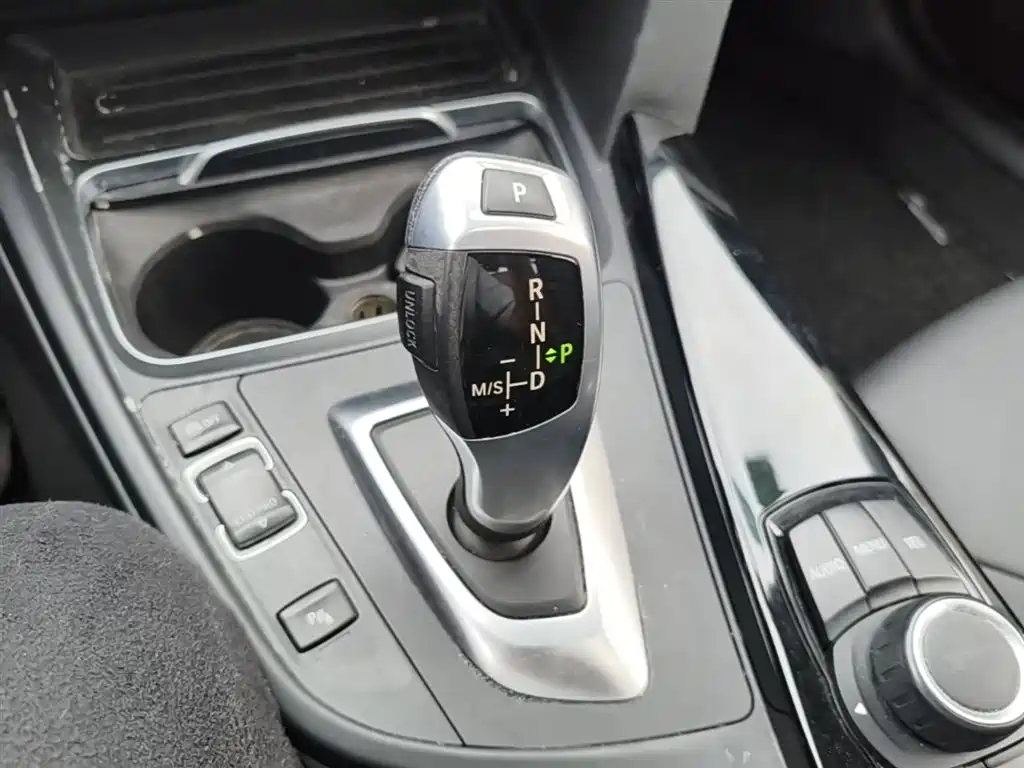 BMW 3 Series 2016 — фото 14
