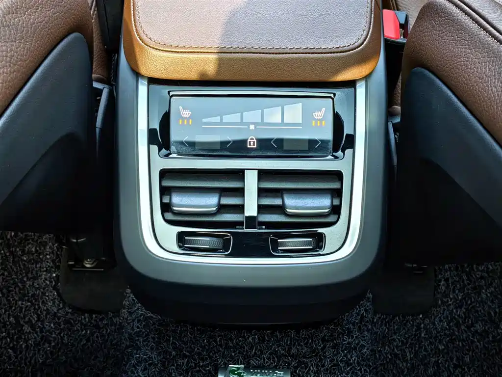 Volvo XC90 2024 — фото 15