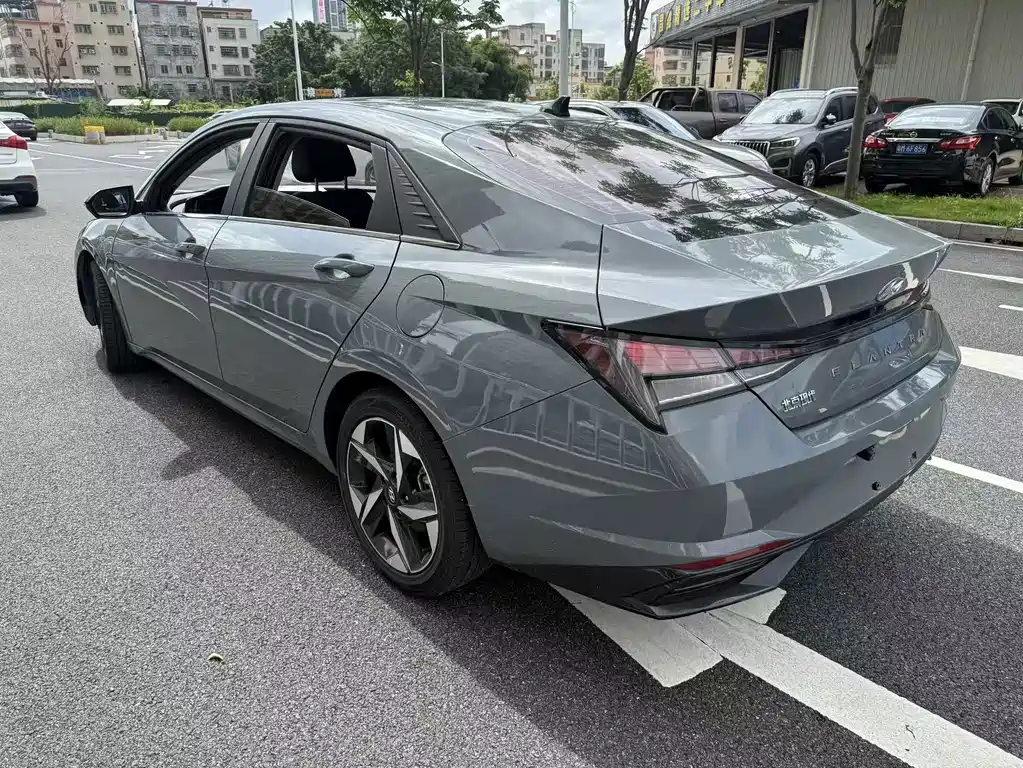 Hyundai Elantra 2021