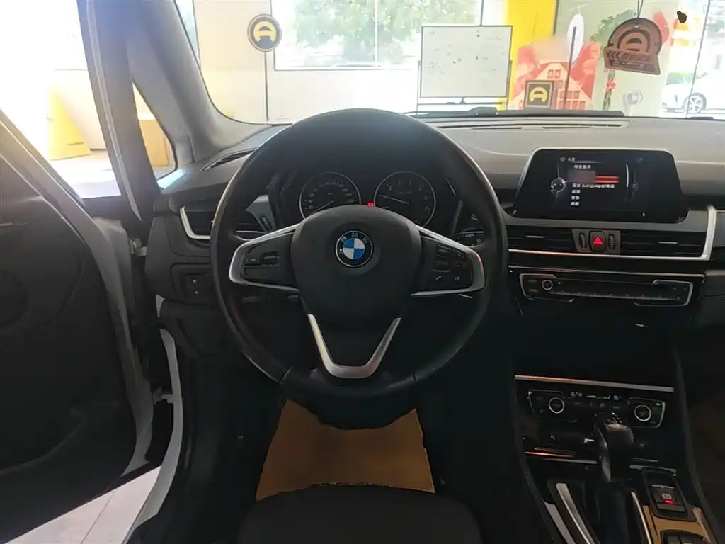 BMW 2 Series Active Tourer 2017 — фото 11