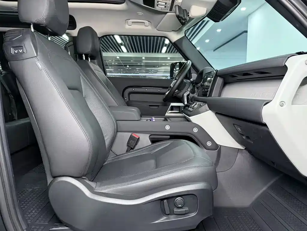 Land Rover Defender 2023 — фото 10