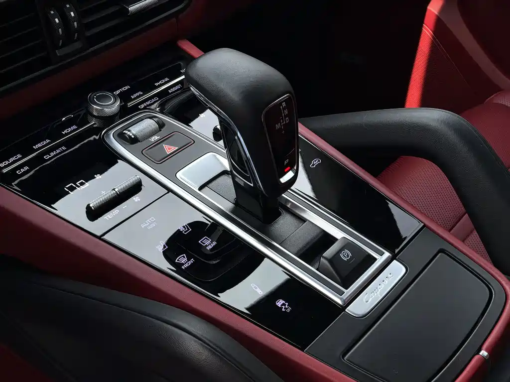 Porsche Cayenne 2023 — фото 12