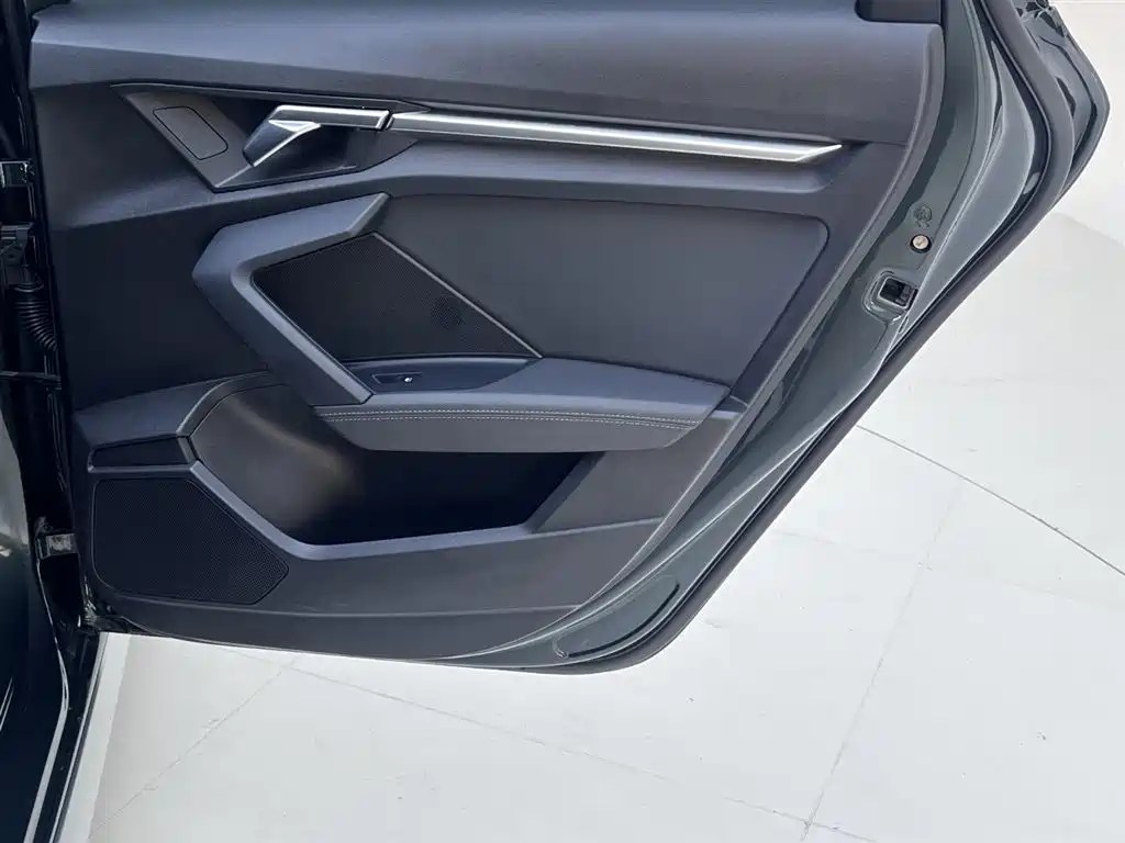 Audi A3 2023 — фото 12