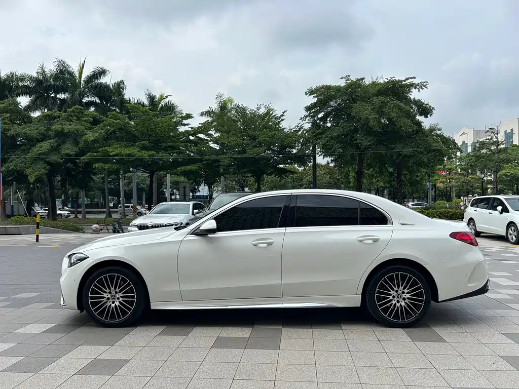 Mercedes-Benz C-Class 2024